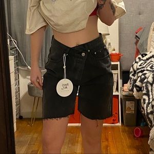 NEW WITH TAG Black Distressed Shorts